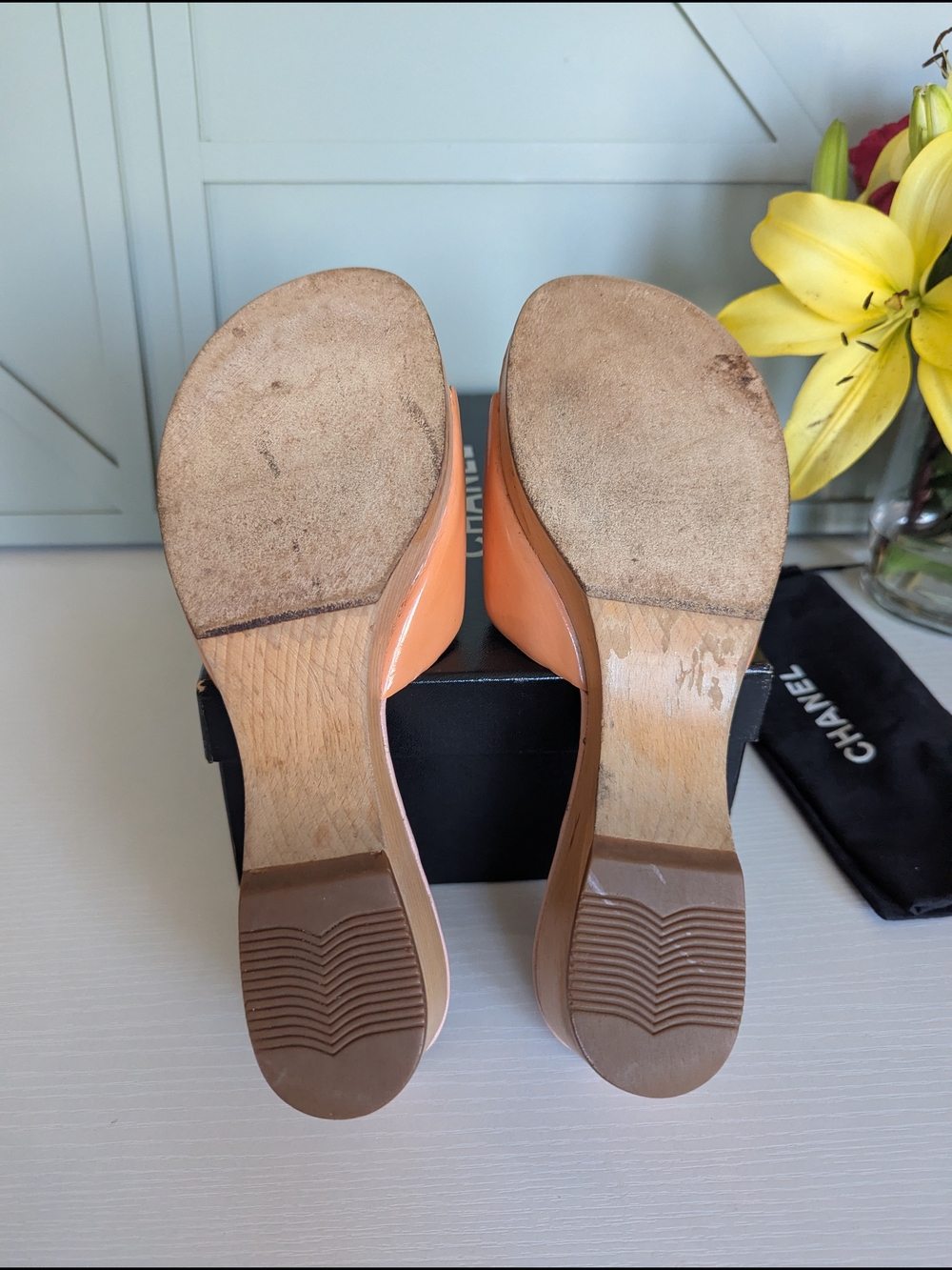 Chanel patent leather wooden platform slide mules - Picture 11 of 15